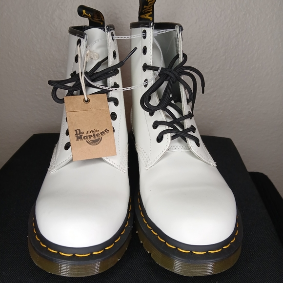 Dr. Martens 1460 Lace Up 8-Eye Combat Boots White Smooth Leather Men Sz 9 No Box - Picture 3 of 9